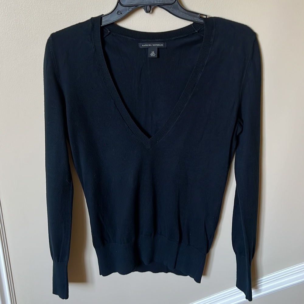 4/$20 Banana Republic V Neck Sweater